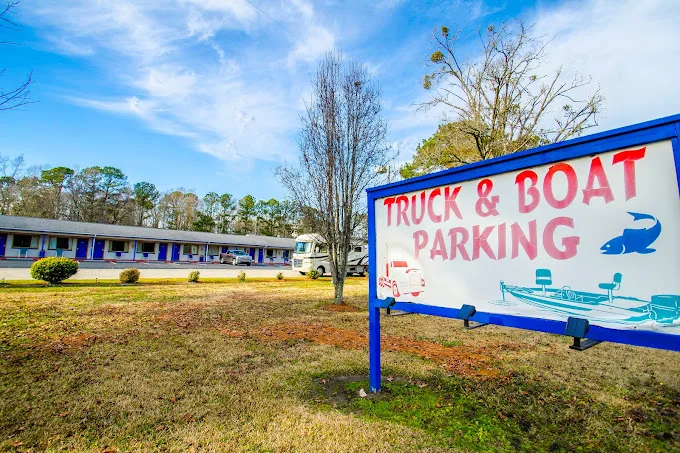 Truck and boat parking sign with motel building at Sportsman Inn